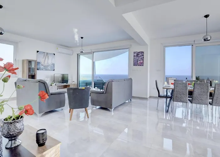 Kono Provoles - Luxury 4 Bedroom With Stunning Panoramic