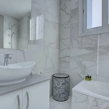 Kono Provoles - Luxury 4 Bedroom With Stunning Panoramic Sea Views *