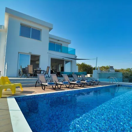 Kono Provoles - Luxury 4 Bedroom With Stunning Panoramic Sea Views *