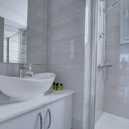 Kono Provoles - Luxury 4 Bedroom With Stunning Panoramic Sea Views וילה