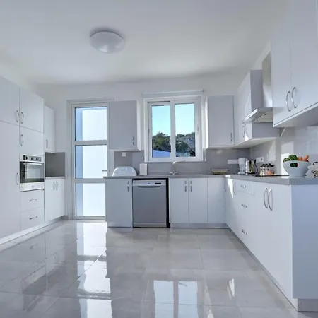 Kono Provoles - Luxury 4 Bedroom With Stunning Panoramic Sea Views וילה