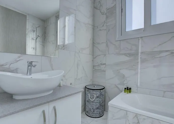 Kono Provoles - Luxury 4 Bedroom With Stunning Panoramic Вилла