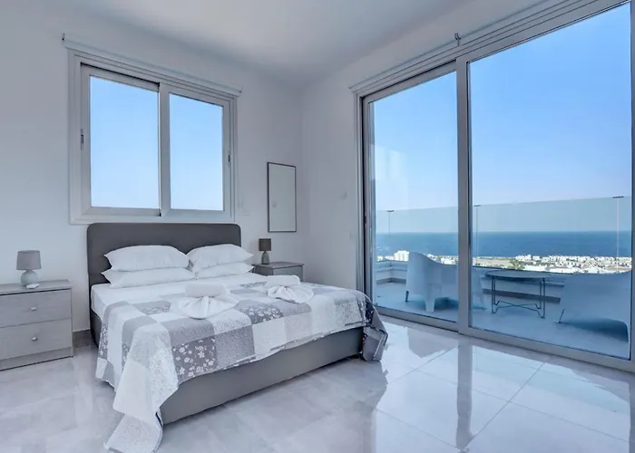 Kono Provoles - Luxury 4 Bedroom With Stunning Panoramic *