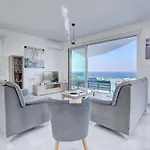 Kono Provoles - Luxury 4 Bedroom With Stunning Panoramic