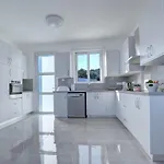 Kono Provoles - Luxury 4 Bedroom With Stunning Panoramic Вилла