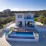 Kono Provoles - Luxury 4 Bedroom With Stunning Panoramic Вилла *