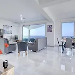Kono Provoles - Luxury 4 Bedroom With Stunning Panoramic